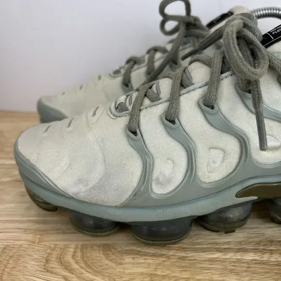Nike Air Vapormax Plus Womens Size 8.5 Gray Green Running Shoes Sneakers - Picture 3 of 16